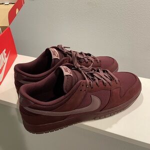 Nike Dunks “Burgundy Crush”